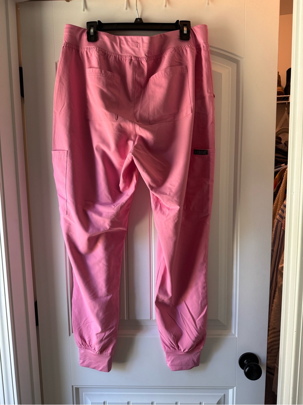Med couture scrub joggers taffy pink - Picture 2 of 4